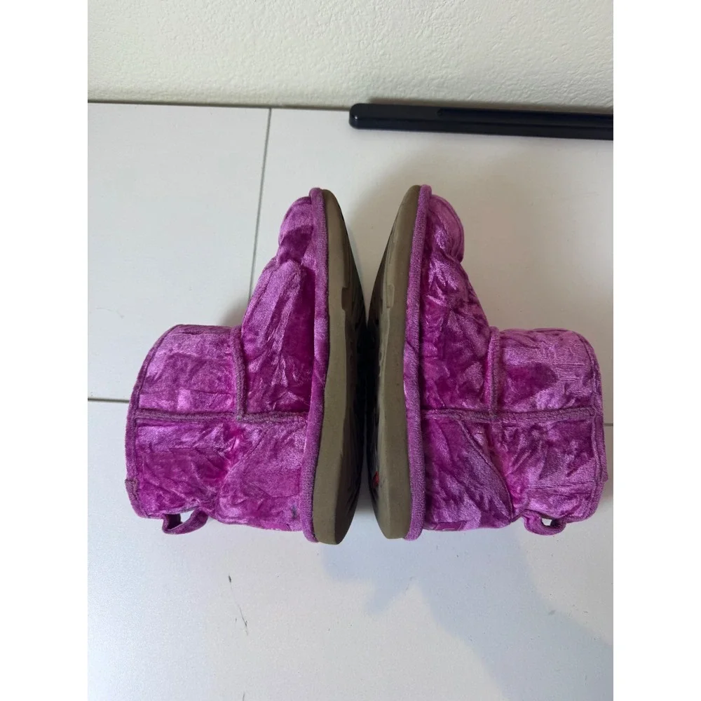 UGG Classic Mini Velvet Ankle Boots‎ Kids Size 4 Pink Crushed Velvet Cozy Glam